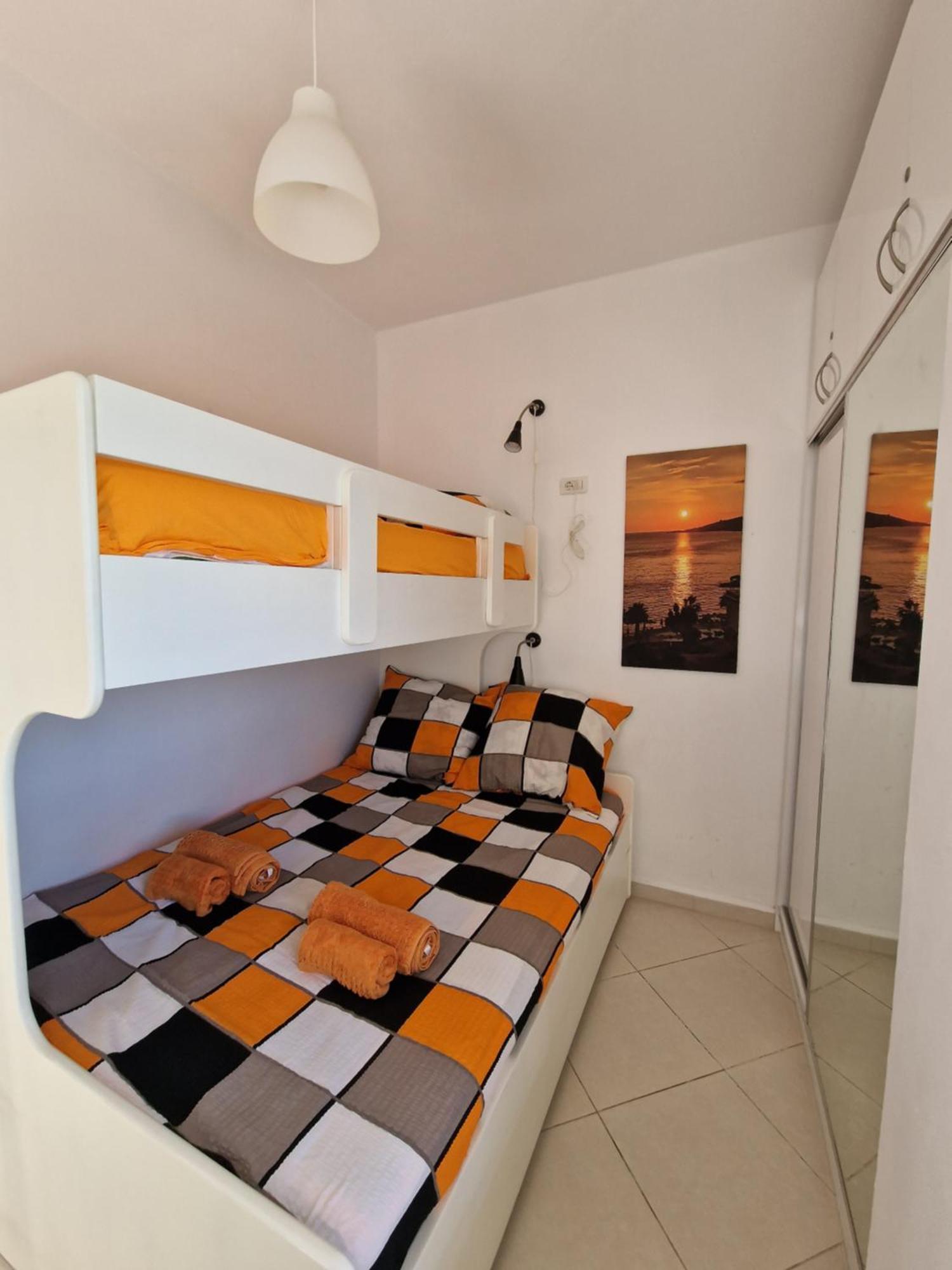 Orange Corner Apartment Sarande Bagian luar foto